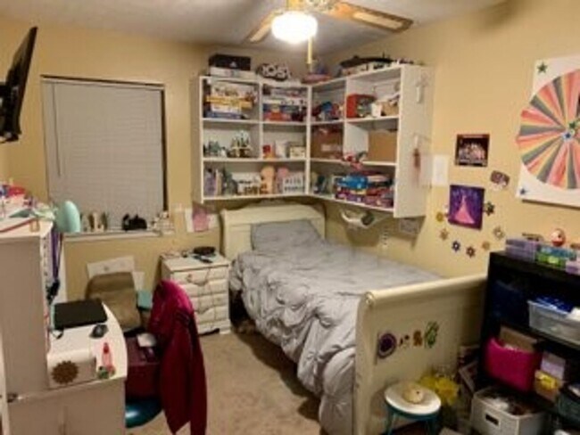 Building Photo - Bryan - 3 Bedroom - 2 Bath -1 vehicle garage - Fenced in back yard - House.