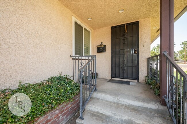 Building Photo - Fresno South East Home, 3BR/1BA, Built 195...