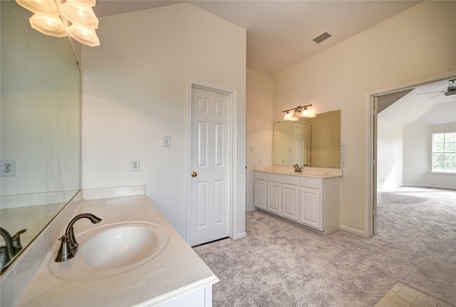 Building Photo - 11906 Dinosaur Valley Dr