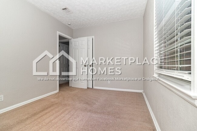 Building Photo - 2042 Detroit St