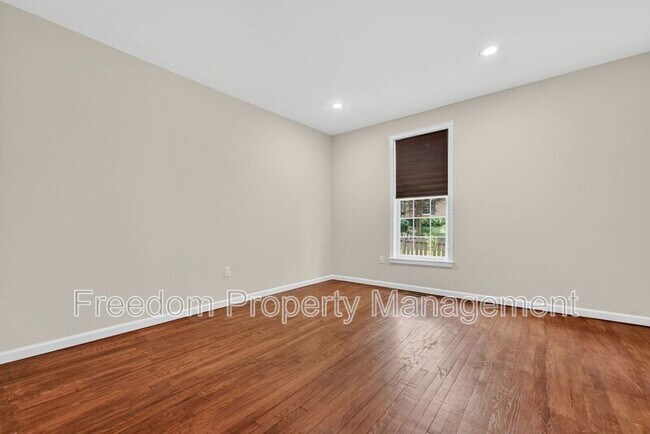 Building Photo - 8513 Thomas Dr