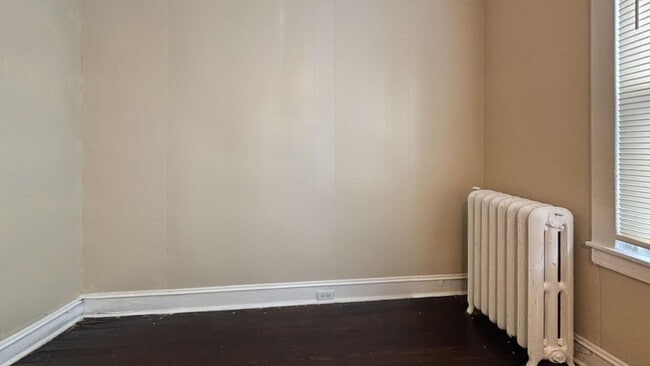 Building Photo - Spacious 3-Bedroom Philly Living: Hardwood Floors & Natural Light