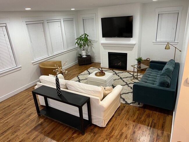 living room across from kitchen with gas fireplace - 2822 Cascade Creek Dr