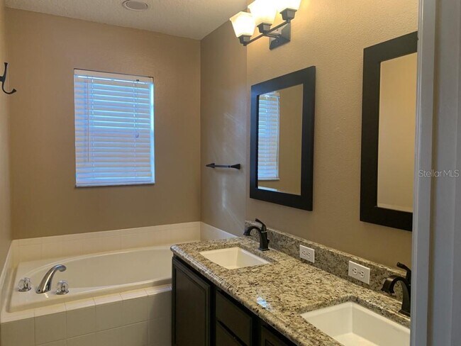 Building Photo - 10804 Spring Mountain Pl