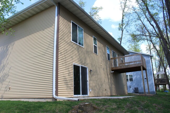 Building Photo - Beautiful 4 bed/3 bath house