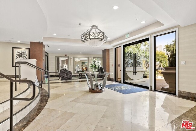 Building Photo - 5625 Crescent Park W