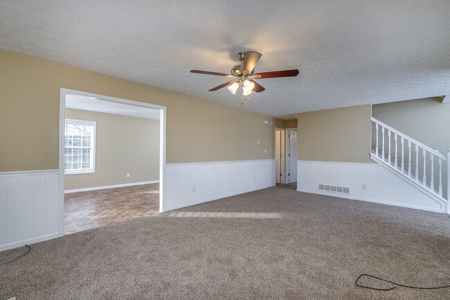 Building Photo - Gorgeous 4-bedroom, 2.5-bathroom home