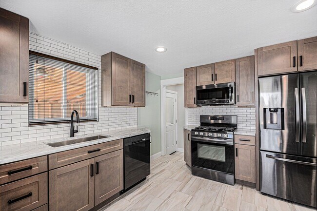 Building Photo - Newly Remodeled 4Bed/2Bath Denver Home