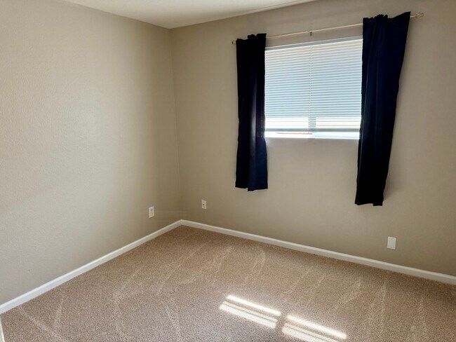 Building Photo - 4 bedroom home with private pool & solar