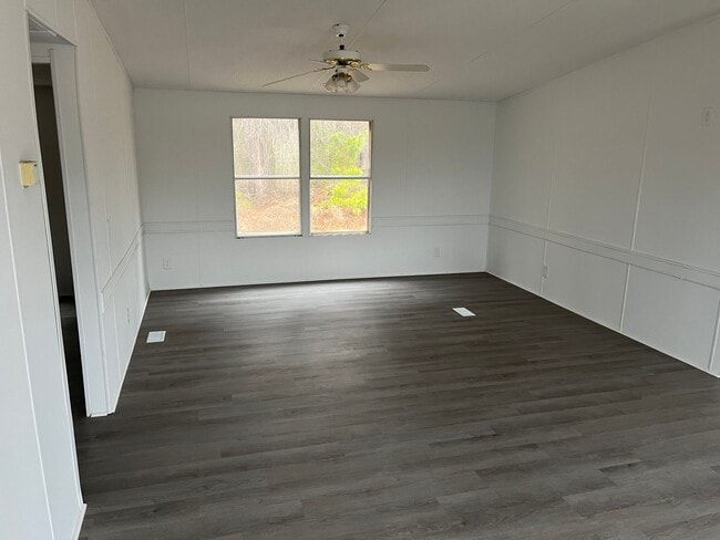 Building Photo - 632 British Rd