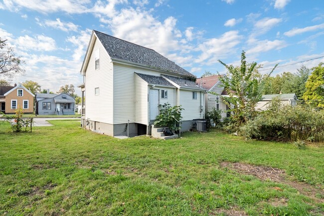 Building Photo - University City Single-Family Home | You C...