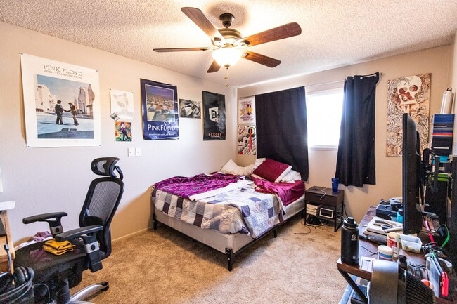 Building Photo - 6 Bedroom 3.5 Bathroom Tri-Level Home In Tempe close to ASU