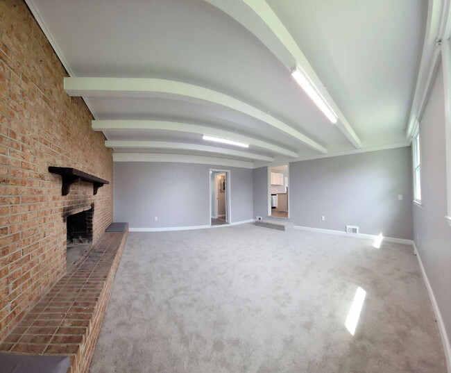 Building Photo - Spacious 3 Bedroom Home in District 6 – Re...