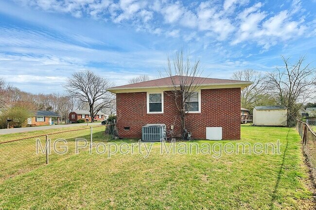 Building Photo - 243 Eden Cir