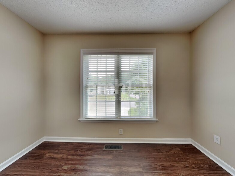 Building Photo - 140 Haven Grove Trl