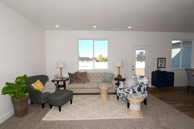 Building Photo - Upscale Tremonton Single Family Home for Rent