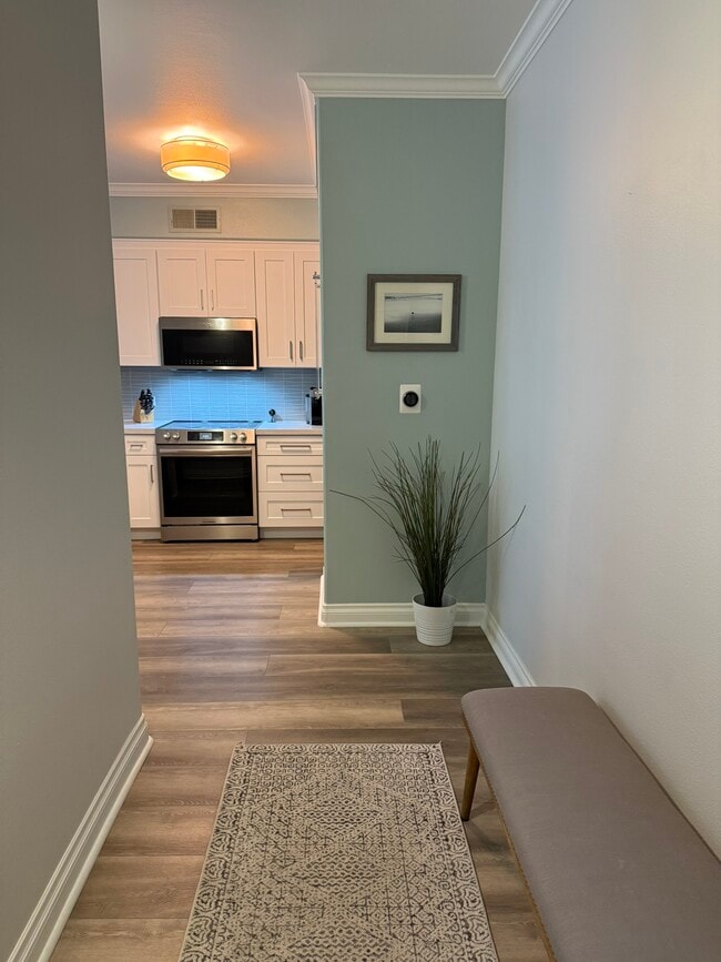 Hallway entry into unit - 1642 7th Ave