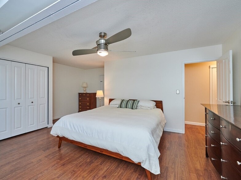 Building Photo - 106 13th St