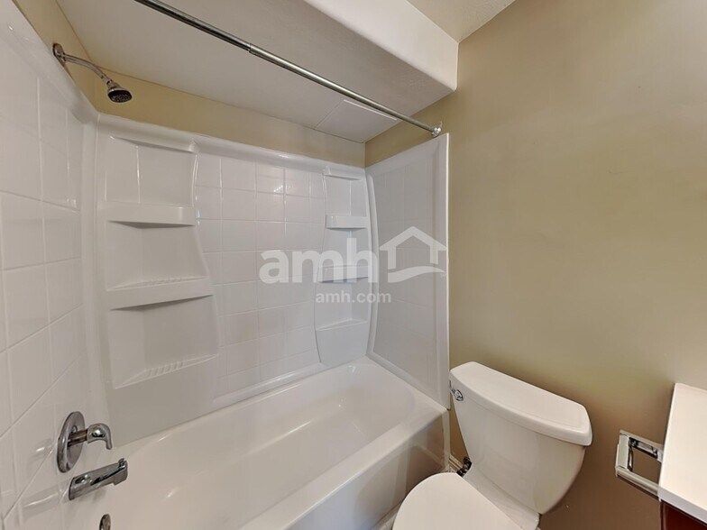 Building Photo - 858 N Wooden Ln