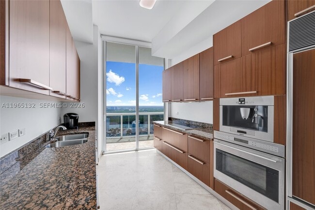Building Photo - 16001 Collins Ave