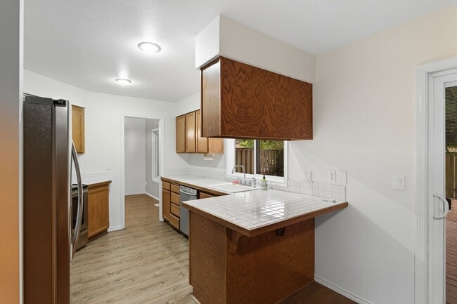 Building Photo - Beautiful 3-Bedroom Home for Rent – Spacio...