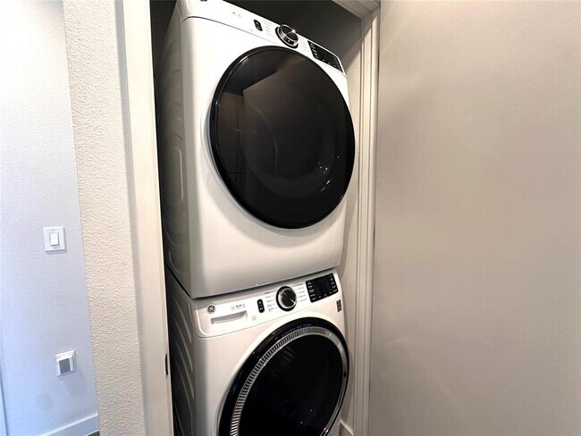 Building Photo - 4004 Banister Ln