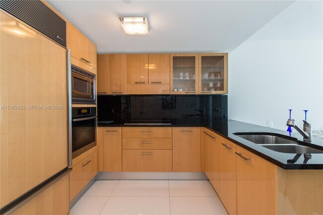 Building Photo - 6801 Collins Ave