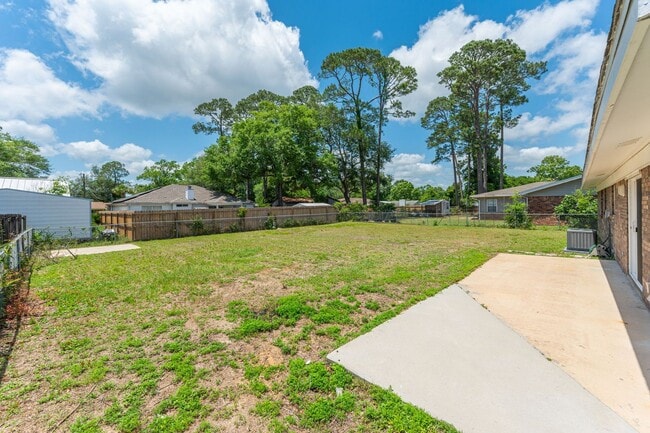 Building Photo - Central 4 bedroom in Niceville!