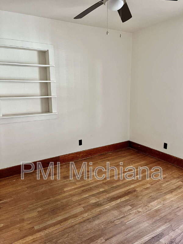 Building Photo - 126 Monmoor Ave