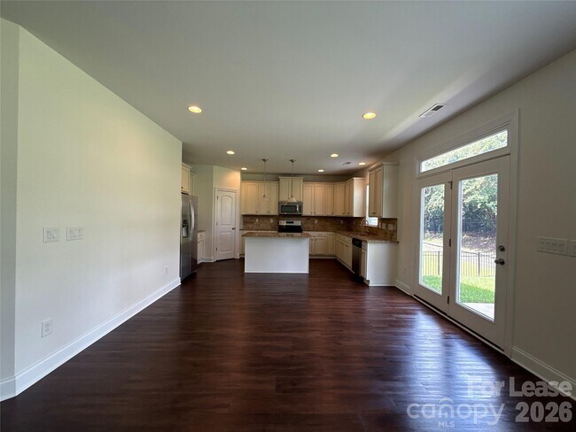 Building Photo - 1019 Dunhill Ln