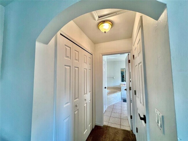 Building Photo - 426 NW 37th Pl