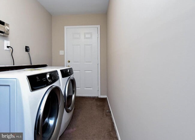 Building Photo - 15043 Cherrywood Dr