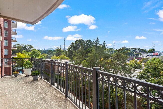 Building Photo - 3820 Roswell Rd NE