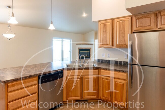 Building Photo - Spacious Home with Vaulted Ceilings