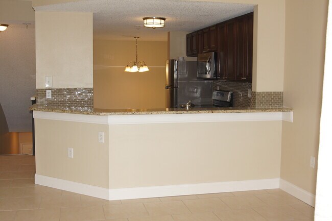 Building Photo - 5500 Bentgrass Dr
