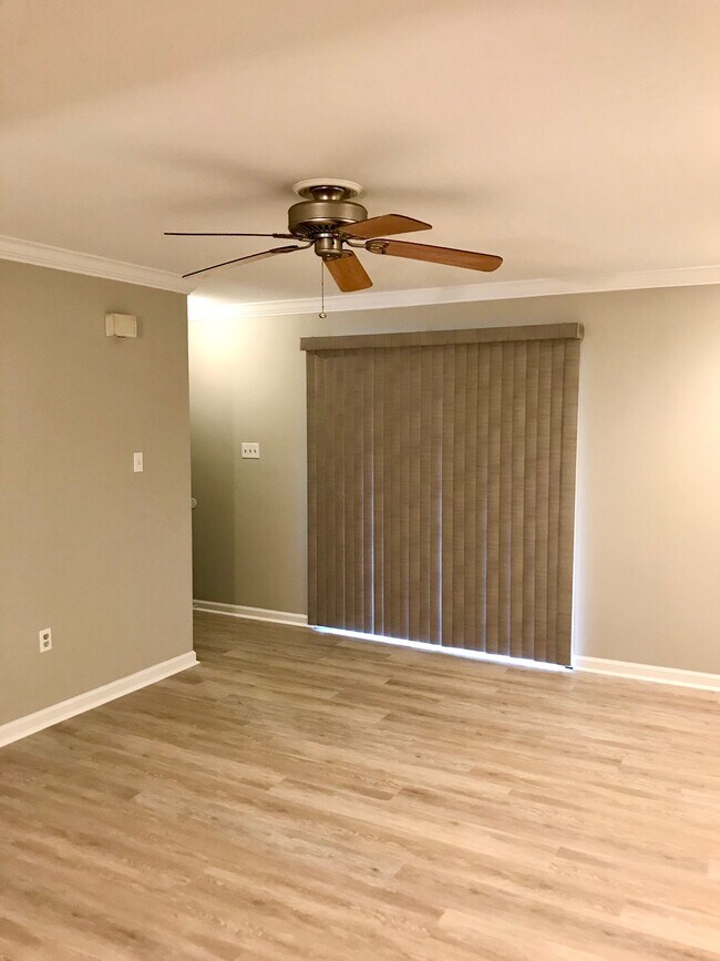 Building Photo - 141 Lamotte Dr