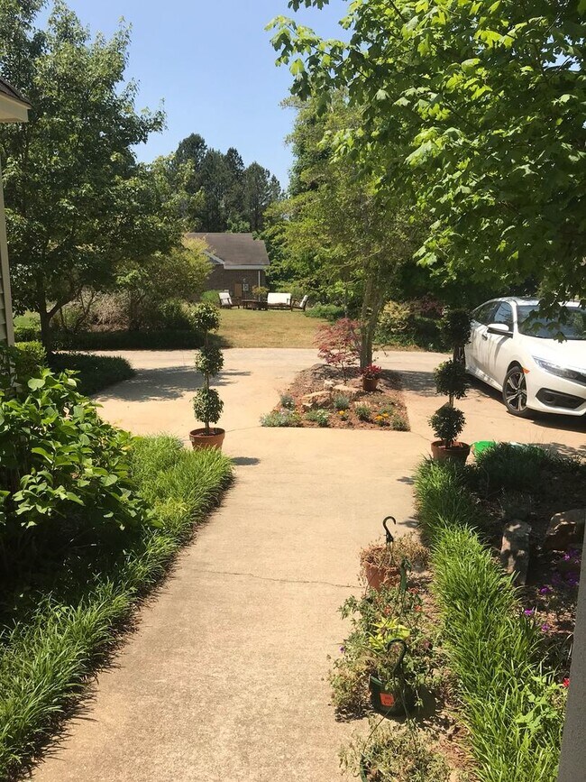 Building Photo - Hickory Woods Auburn