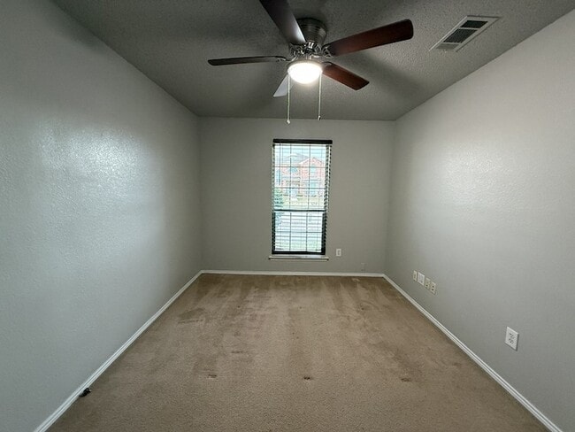 Building Photo - 7033 Snowy Owl St