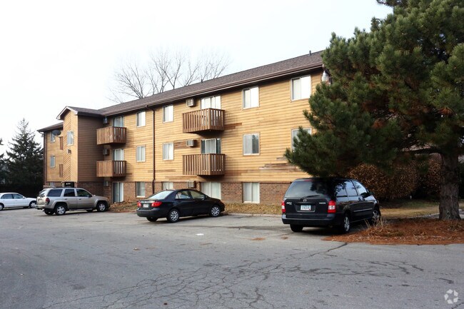 Building Photo - Grand Avenue Apartments