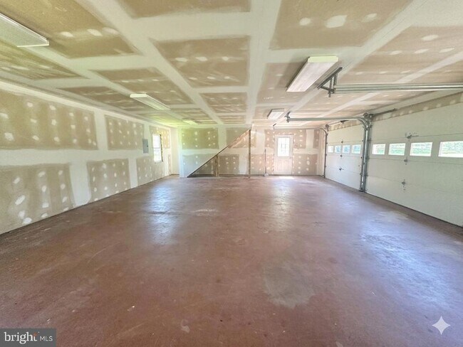 Building Photo - 703 Kentland Dr