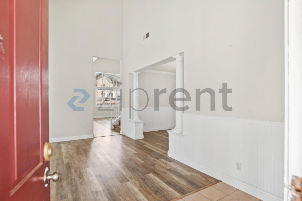 Building Photo - Unit