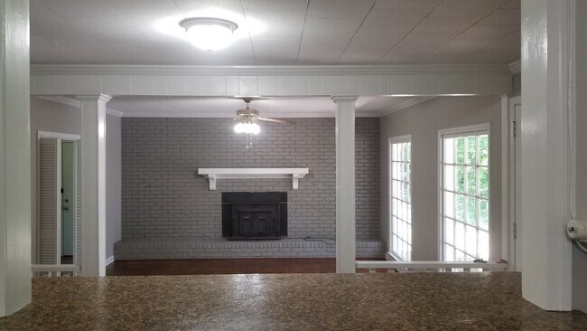 Building Photo - 16 Elmira Dr