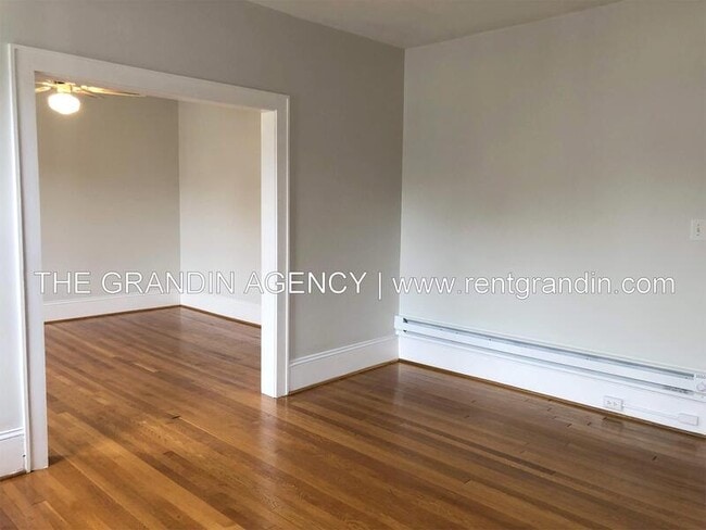 Building Photo - 2504 Longview Ave SW