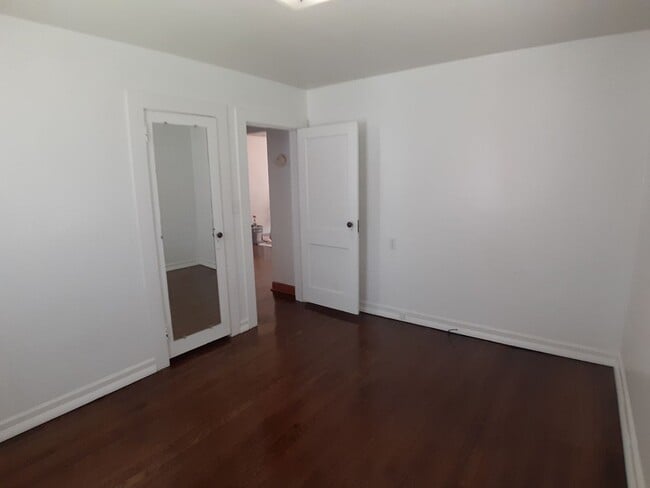 Building Photo - Radford, 2 BR / 1 BA, Available
