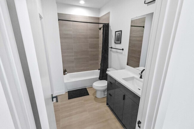 Building Photo - 6740 Peerless St