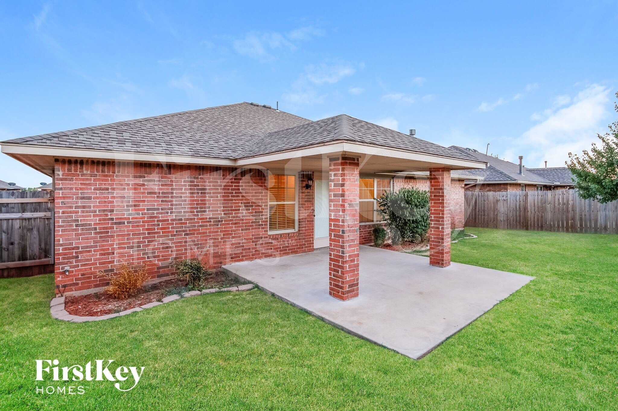 Building Photo - 601 Apple Tree Ln