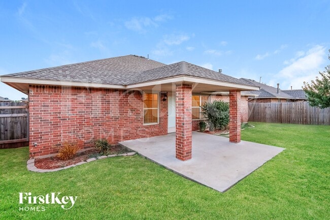 Building Photo - 601 Apple Tree Ln