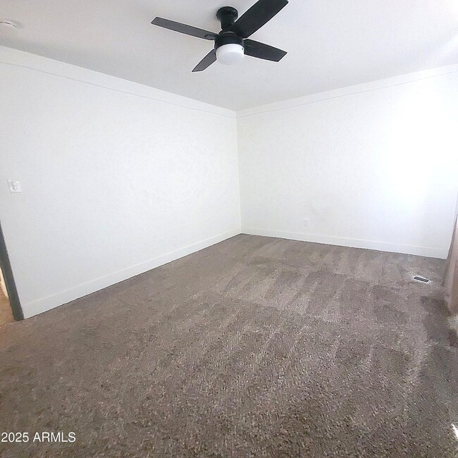 Building Photo - 1112 E Riviera Dr
