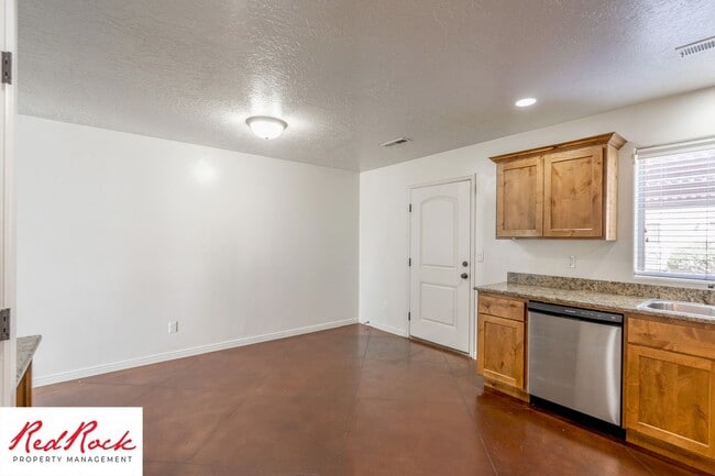 Building Photo - 2801 E 450 N