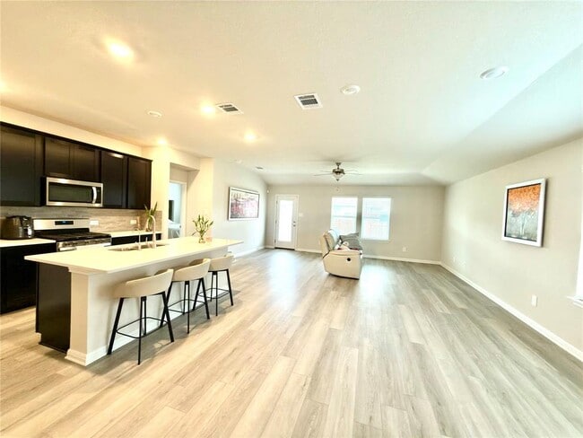Building Photo - 310 Fossil Dr